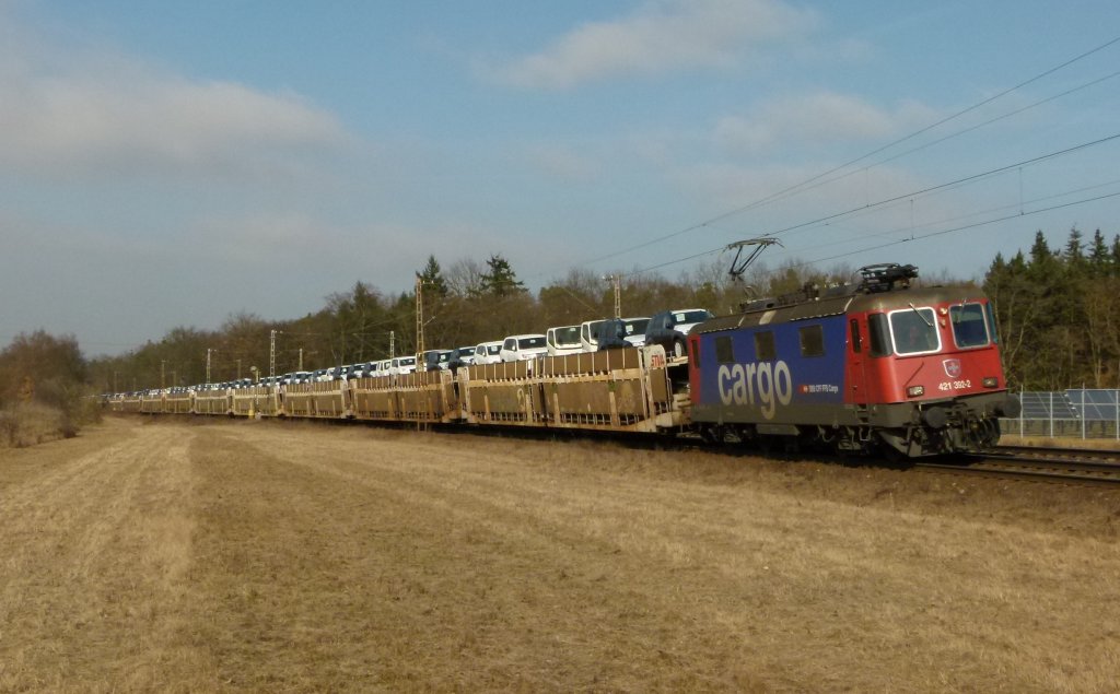 Re 421 392-2 ist mit einem Autozug am 01.03.2012 bei Waghusel