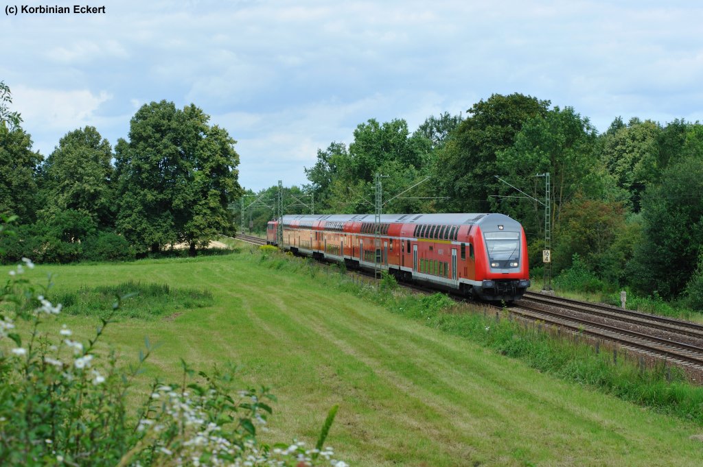 RE 4259 auf der Fahrt von Nrnberg Hbf nach Mnchen Hbf via Regensburg kurz vor dem Zielbahnhof Mnchen Hbf (Aufgenommen bei Feldmoching), 10.08.2011