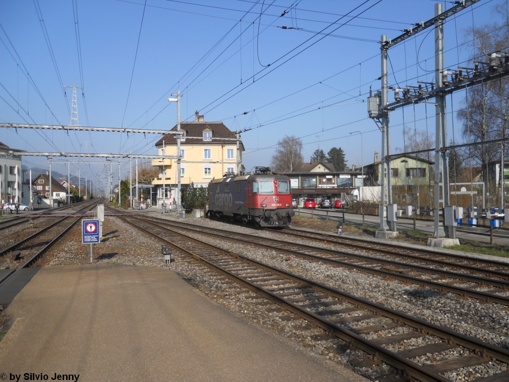 Re 430 356-6 am 29.3.2011 in St.Margrethen. Nachdem ich bereits am 24.3.11 eine Re 4/4''' in St.Margrethen fotografierte, wollte es der Zufall, das am 29.3 nochmals eine Re 430 dort stand, und dann erst noch zur Freude des Fotografen die einzige Re 430 mit dem Cargo-Anstrich.