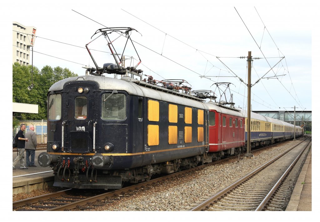 Re 4/4 10008 und Re 4/4 10019 mit Rheingoldzug in Gppingen.Mrklin-Tage 2011,d.17/9 2011.