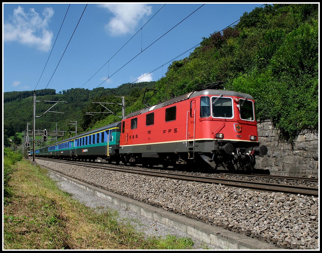 Re 4/4 11217  bei Schinznach-Dorf  Richtung Brugg.
