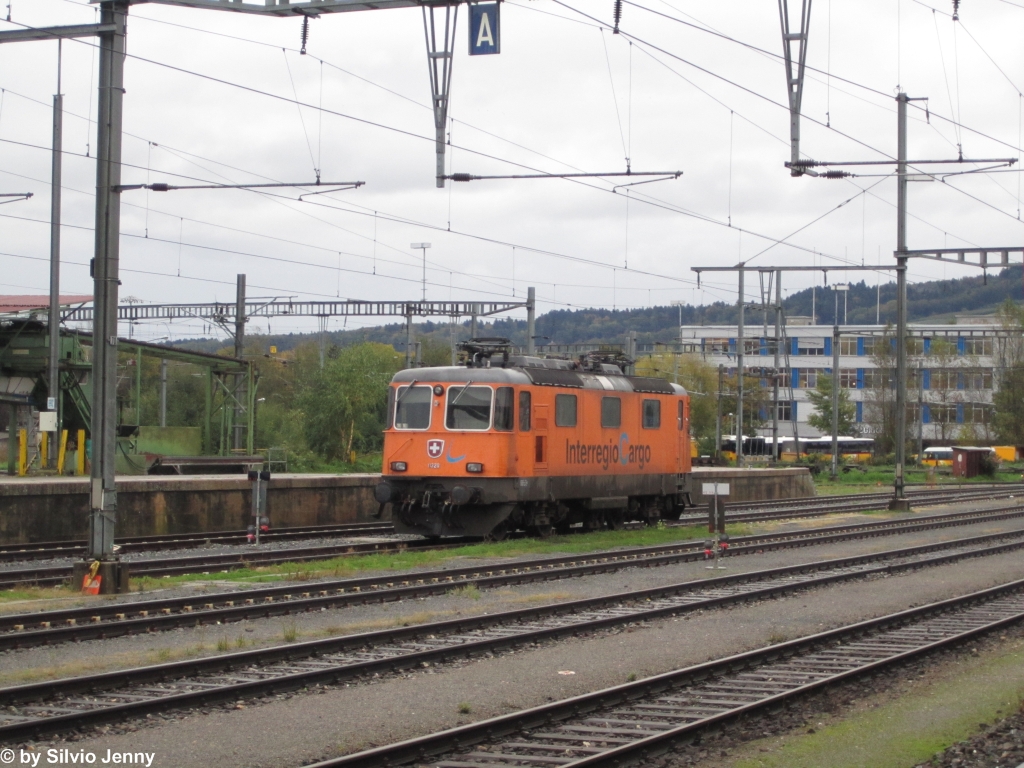 Re 4/4'' 11320 ''Interregio Cargo'' am 9.10.2012 in Yverdon-les-Bains.