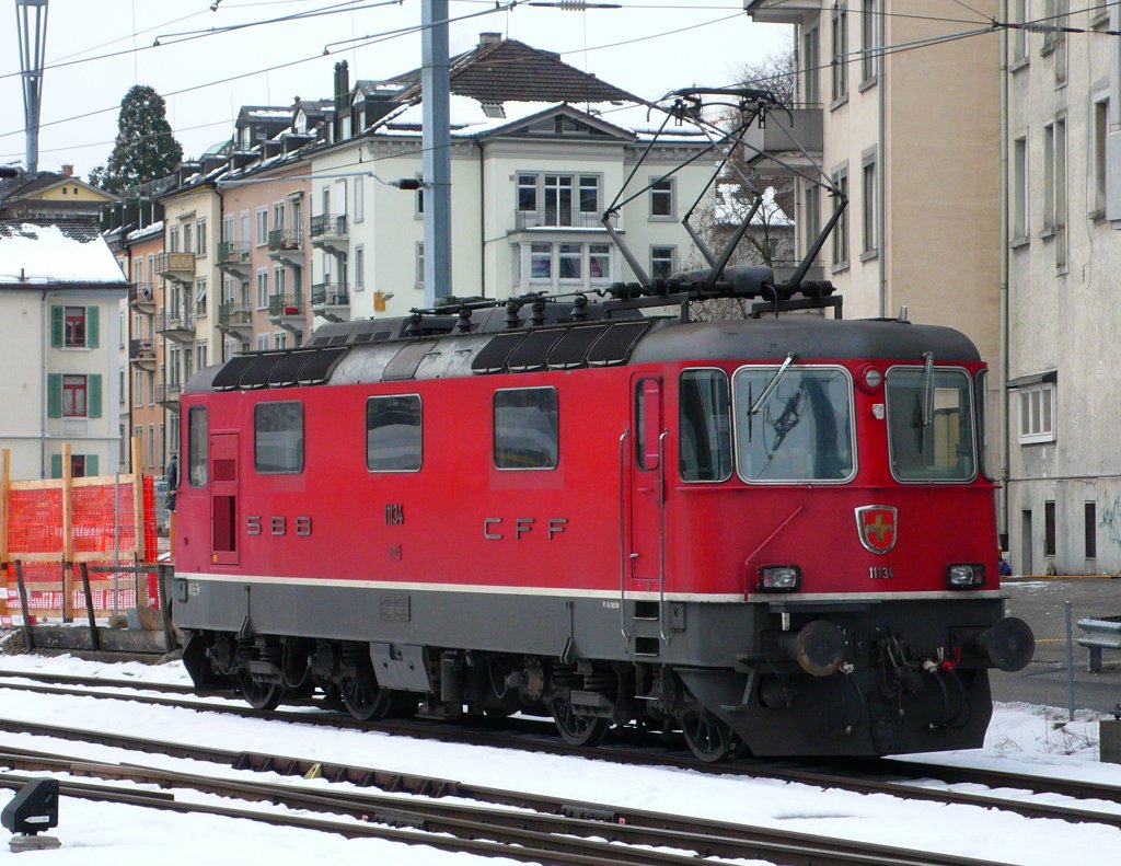 Re 4/4 II 11134 wartet auf seiner nchste Einsatz fr der Rheintalexpress (REX) in Bahnhof St. Gallen am 06.02.10