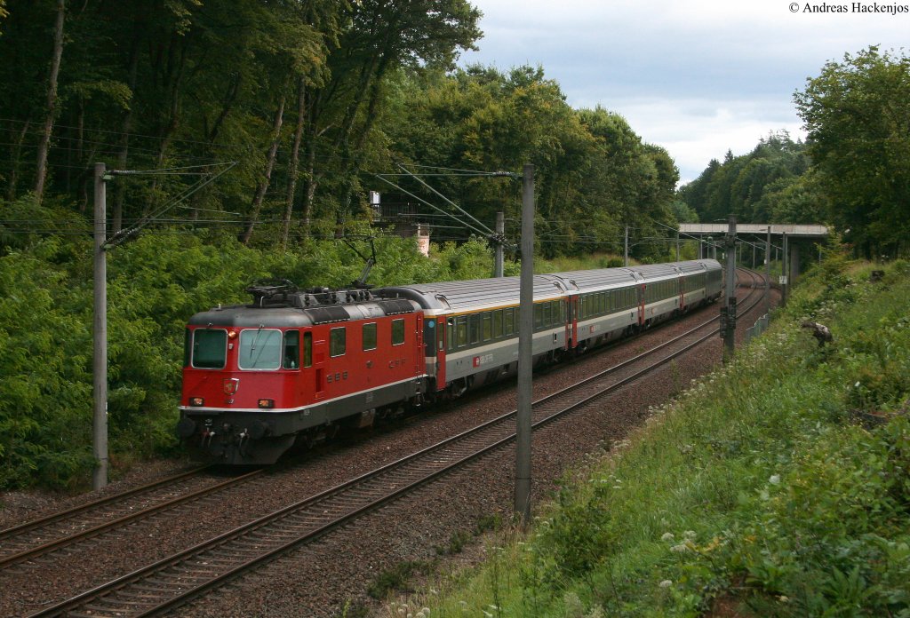 Re 4/4 II 11157 mit dem IC 181 (Stuttgart Hbf-Zrich HB) bei Gottmadingen 15.8.10