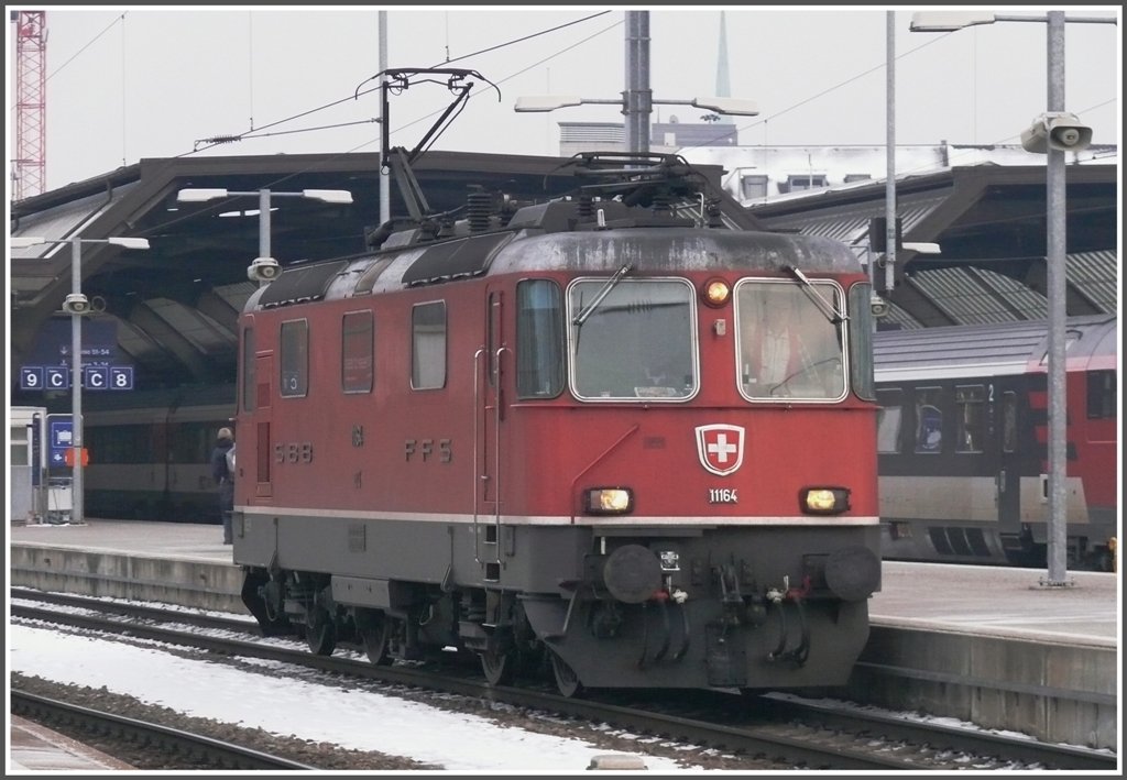 Re 4/4 II 11164 in Zrich HB. (16.02.2010)