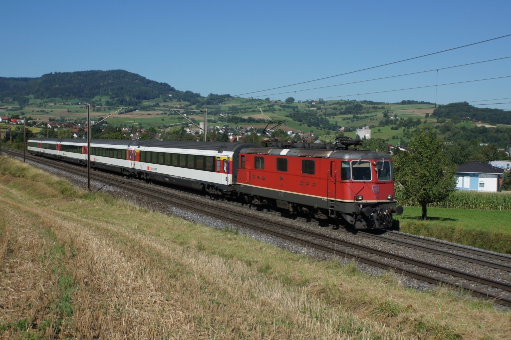 Re 4/4 II 11228 verlsst am 18.8.12 Frick mit dem IR 1969.