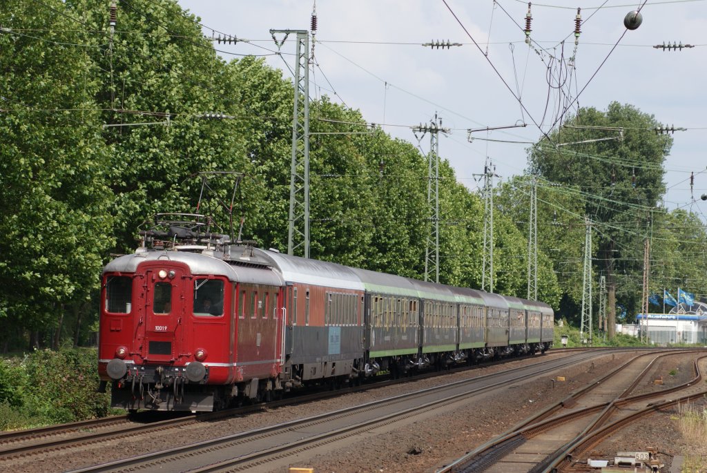 Re 4/4 Lok 10019 mit dm Fun-Express in Dsseldorf Oberbilk am 21.06.2009