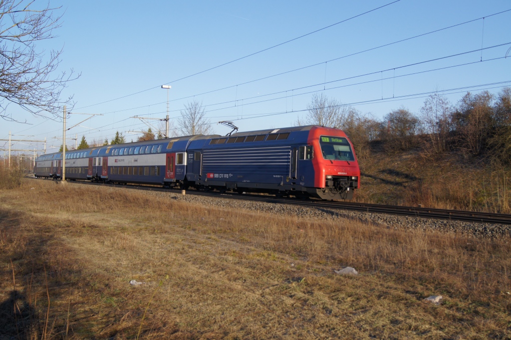 Re 450 025-2 befindet sich am 3.1.11 kurz vor dem Bahnhof Stettbach.