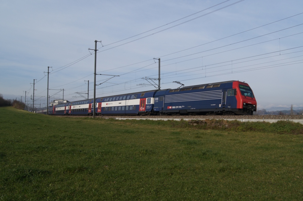 Re 450 080-7 verlsst am 26.11.11 an der Spitze einer S 5 Bubikon in Richtung Rti.