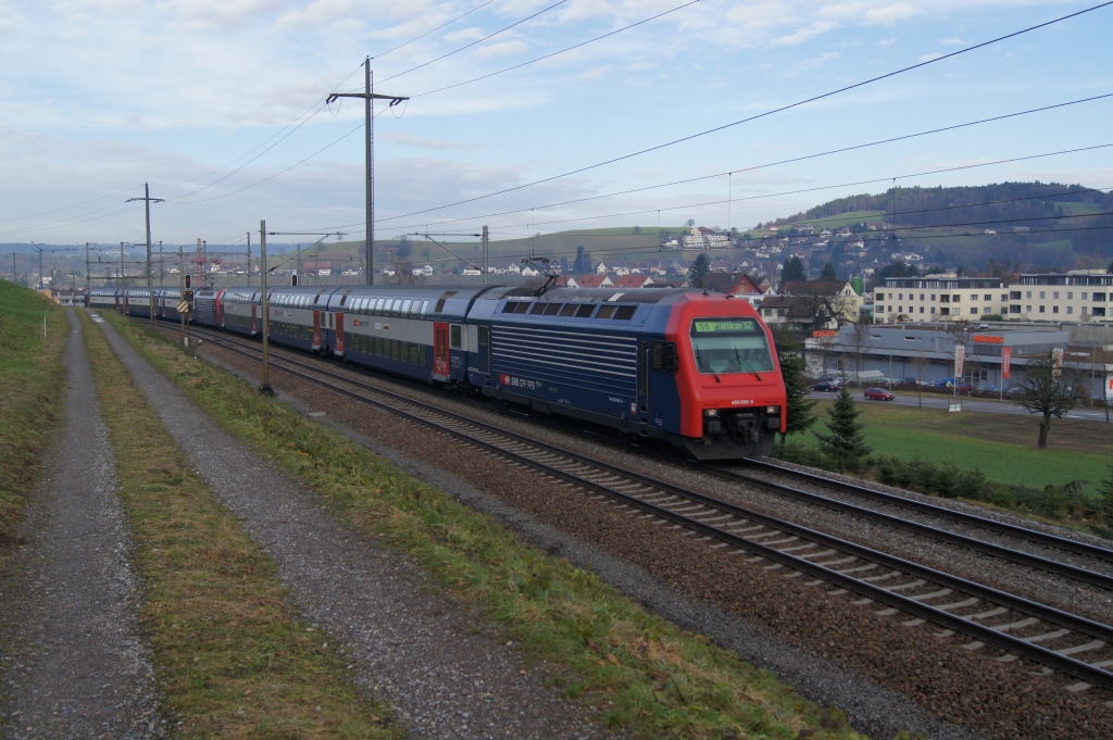 Re 450 095-5 verlsst am 8.1.11 Eglisau.