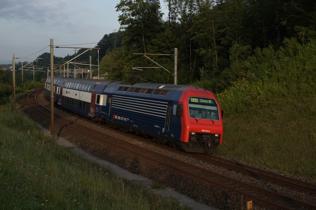 Re 450 112-8 befindet sich am 10.8.12 bei Baar.