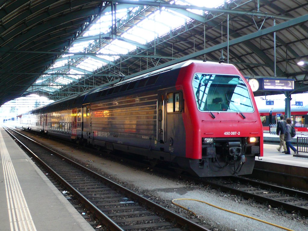 Re 450 DPZ-Pendel als ICN ersatz am 28.02.2010 in Bahnhof St. Gallen.