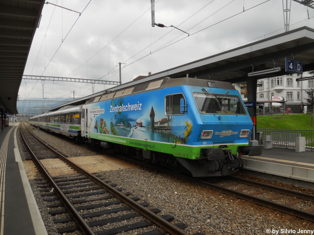 Re 456 091-8 ''Voralpen-Express'' am 20.7.2012 in Wattwil. Dieser Zug kam als S4 von Uznach nach Wattwil, und wird danach auf den IR nach Luzern wenden.