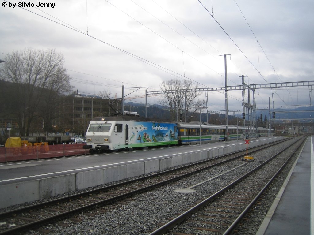 Re 456 091-8 ''VoralpenExpress'' mit eben einem solchen VoralpenExpress in Wattwil unterwegs nach Romanshorn.