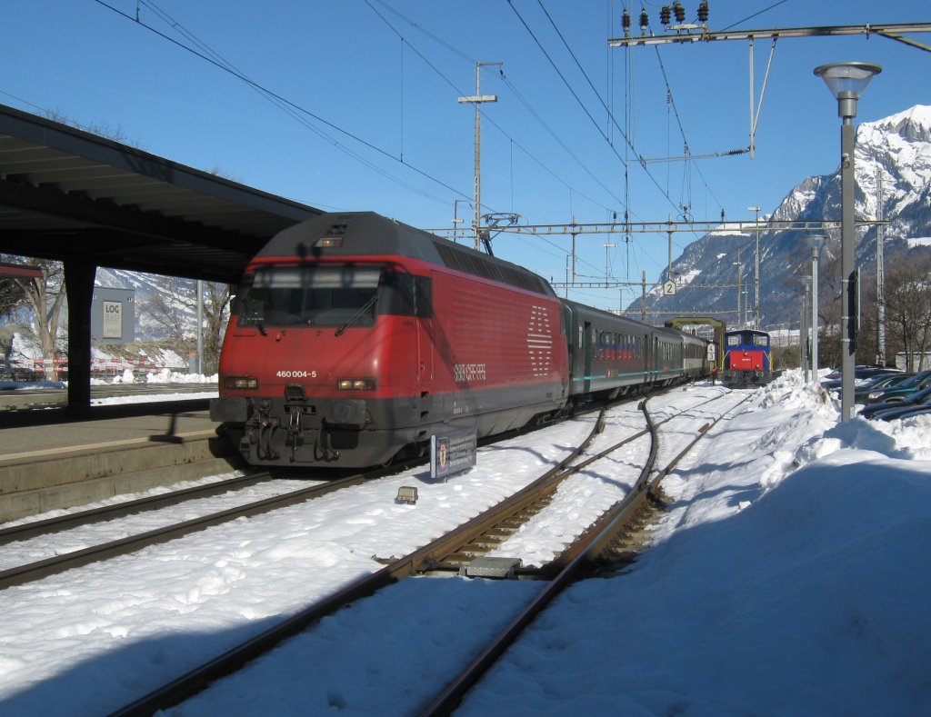 Re 460 004 mit dem IR 1765 bei Einfahrt in Landquart, 18.02.2012.