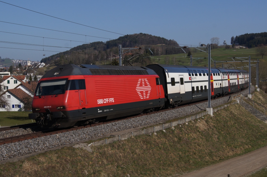 Re 460 011-0 zieht am 16.3.12 den IC 728 von Sirnach Richtung Eschlikon.