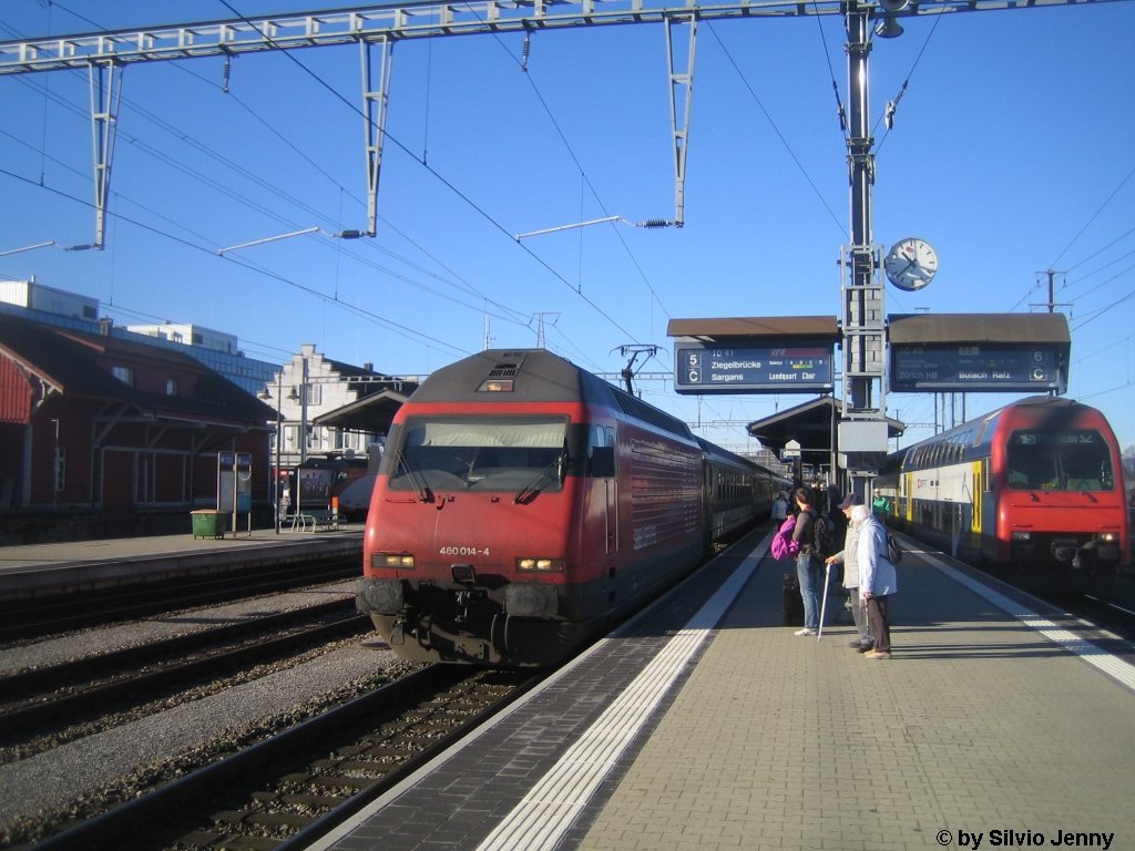 Re 460 014-4 ''Val-du-Trient'' am 25.11.09 mit dem IR 1767 nach Chur in Pfffikon SZ. 