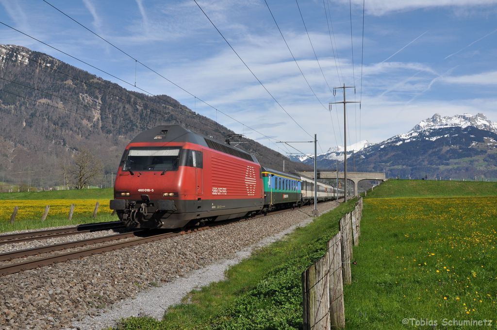 Re 460 018 mit Interregio am 26.04.2012 bei Bilten