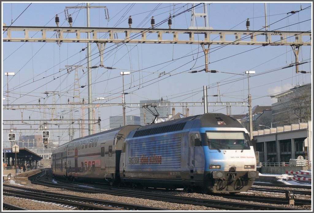 Re 460 020-1 mit einem IR in Zrich Oerlikon. (16.02.2010)