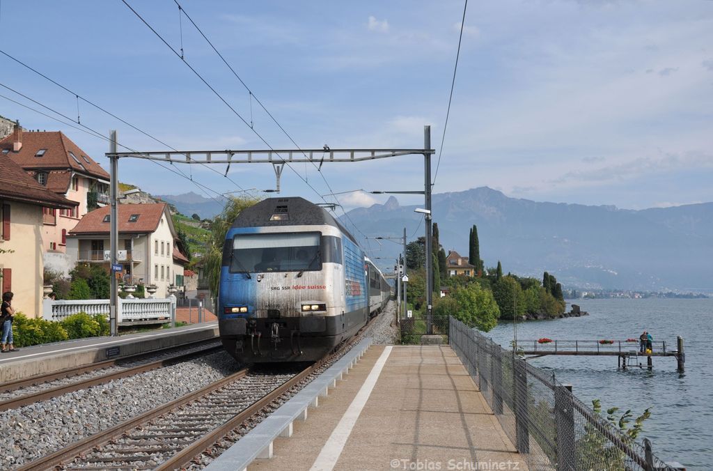 Re 460 020 mit IR1726 am 23.09.2012 in St. Saphorin