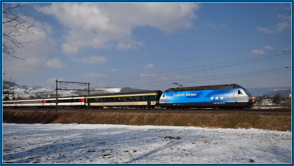 Re 460 024-3  Zugkraft Aargau . Die Sonne tuscht, es war ein saukalter Wind und nach der Aufnahme des Interregio bei Frick im Aargau musste ich mich im Auto wieder aufwrmen. Jetzt ist es genug mit dem Winter. 9.3.2010