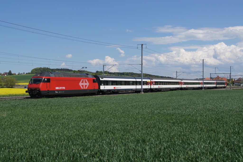 Re 460 026-8 zieht am 4.5.12 einen Regio-Express von Mnchenbuchsee Richtung Schpfen.