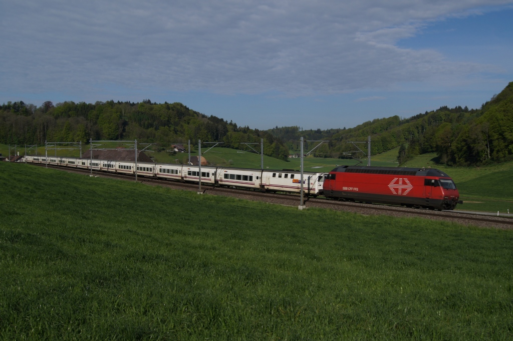 Re 460 029-2 befindet sich am 4.5.12 mit dem EN 273 bei Burgdorf.