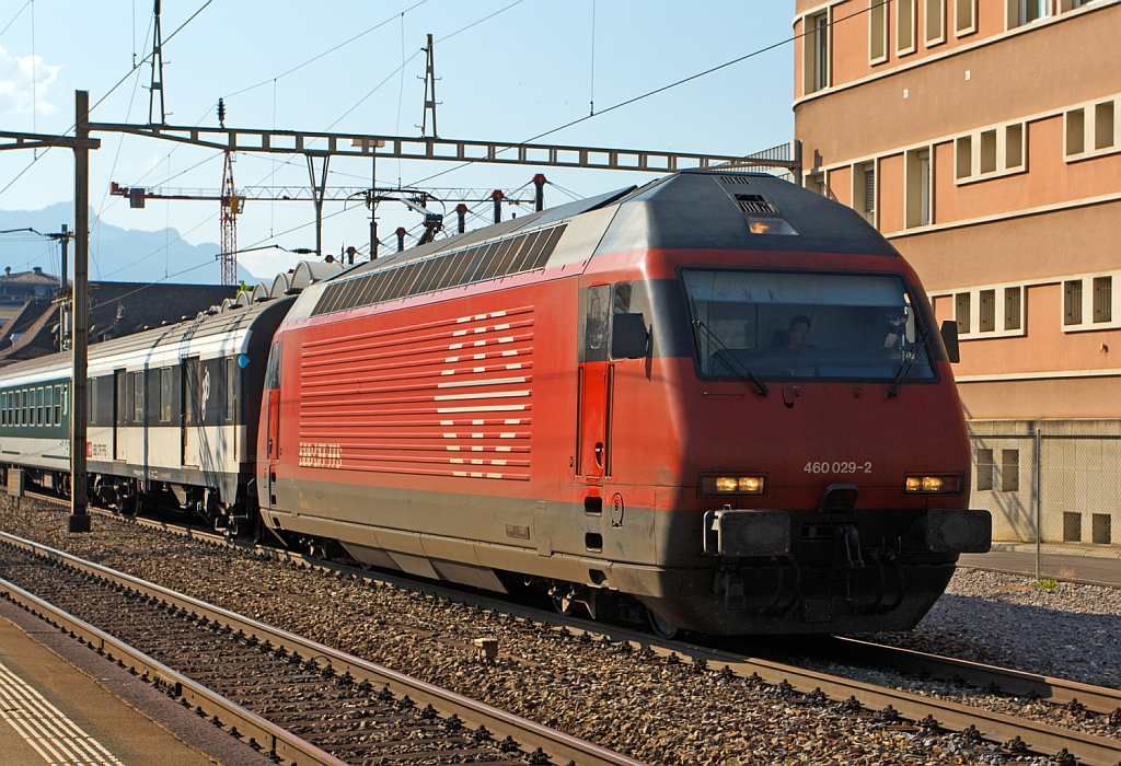 Re 460 029-2  Eulach   mit IR fhrt am 28.05.2012 vom Bahnhof Vevey weiter in Richtung Lausanne.