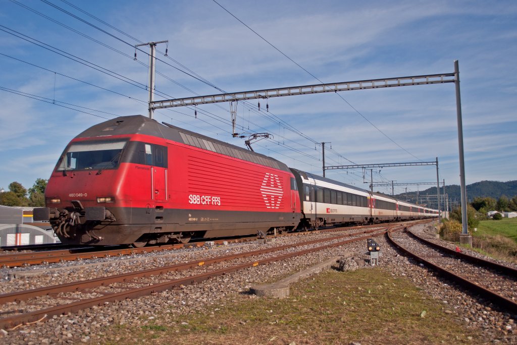 Re 460 049-0  Pfannenstiel  mit RE nach Biel/Bienne bei der Durchfahrt in Mnchenbuchsee, Aufgenommen am 28.09.2012
