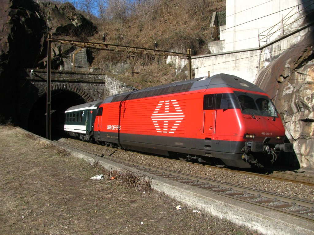 Re 460 059 mit IR nach Locarno bei Giornico am 13.02.2010