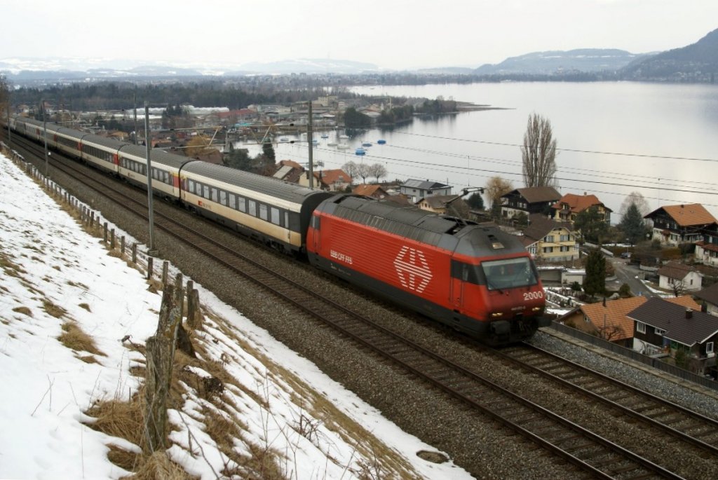 Re 460 072-2 mit dem Skiextrazug 33820 am 20.2.10 bei Einigen.