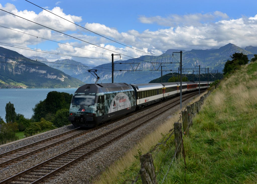 Re 460 075 mit einem Inter City nach Interlaken Ost am 26.08.2012 unterwegs bei Einigen.