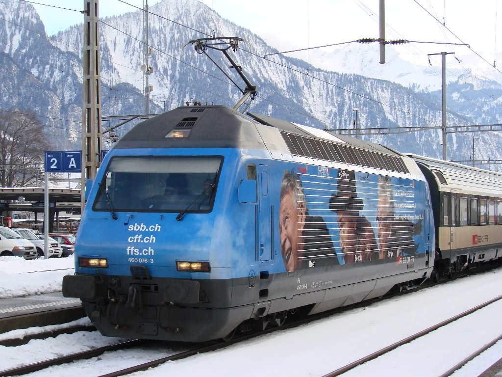 Re 460 076-3 mit Neue Werbung - Bf. Landquart - 03-02-2010
