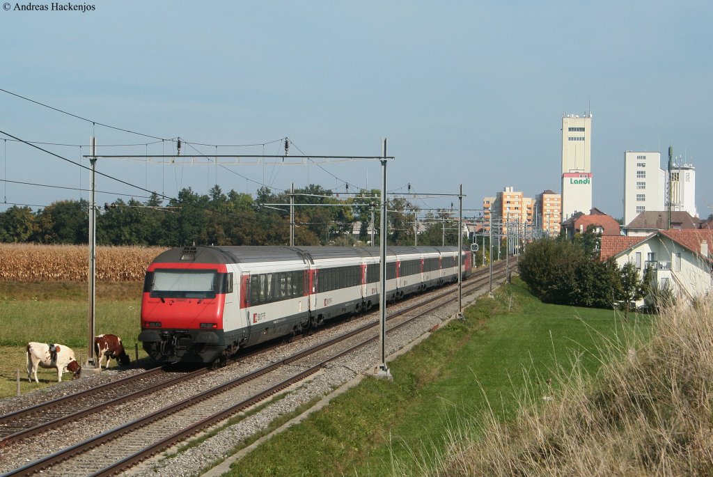 Re 460 078-9 mit dem IR 2525 (Geneve-Aeroport-Luzern) bei Ddingen 3.10.09