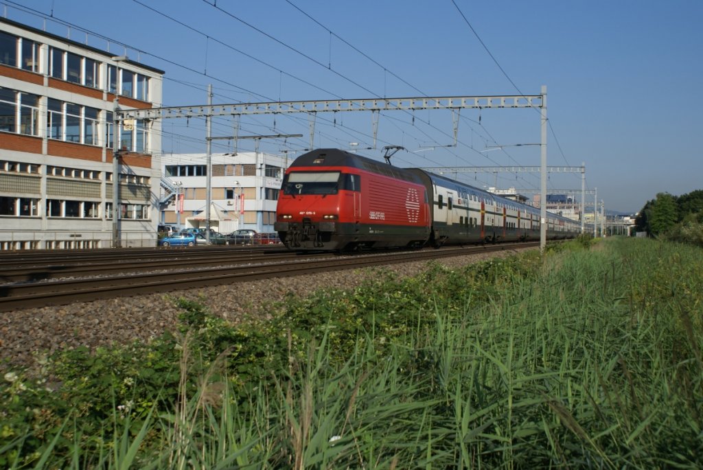 Re 460 078-9 mit IC 2000 am 16.7.10 bei Zrich Altstetten.