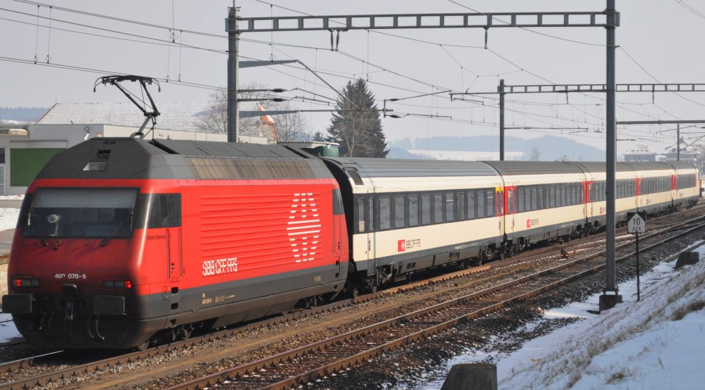 Re 460 078-9 mit RE Biel/Bienne-Bern bei der Durchfahrt in Schpfen