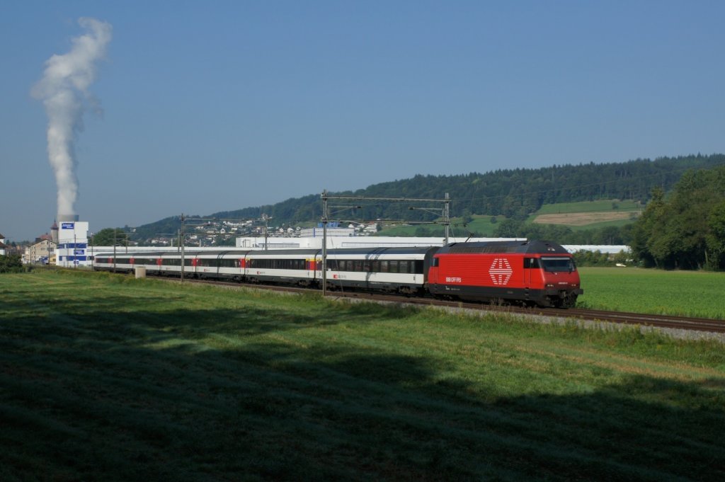 Re 460 081-3 fhrt am 19.8.12 mit dem IR 2017 von Schnenwerd Richtung Aarau.
