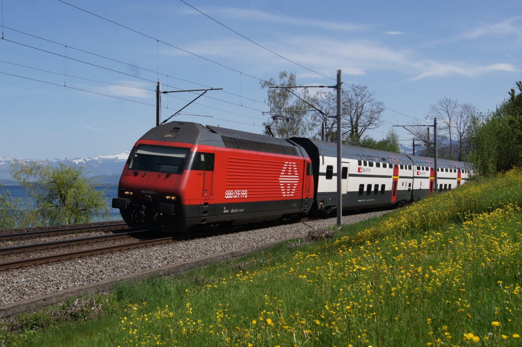 Re 460 082-1 befindet sich am 28.4.12 bei Wdenswil.