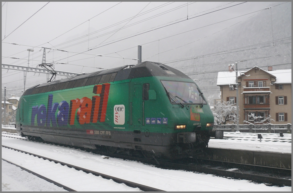 Re 460 087-0 in Chur. (11.12.2010)