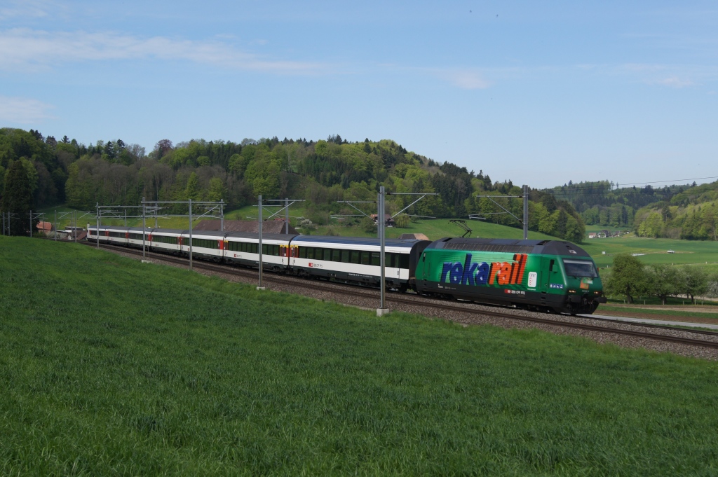 Re 460 087-7 zieht am 4.5.12 den IR 2019 von Burgdorf Richtung Wynigen.