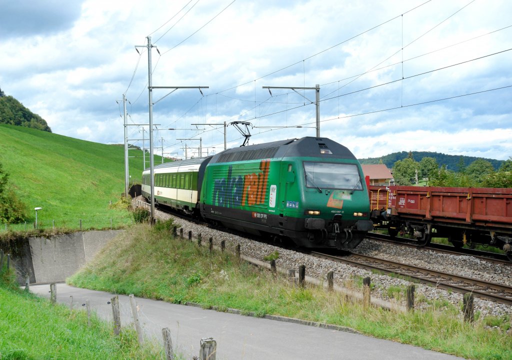 Re 460 087 mit einem IC nach Interlaken Ost am 03.09.2009 unterwegs bei Faulensee.