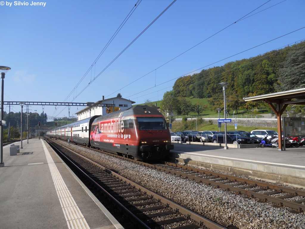 Re 460 094-6 ''Mobility'' am 3.10.2011 bei der Durchfahrt in Puidoux-Chexbres als IC 721 nach St.Gallen.