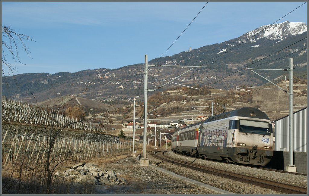 Re 460 101-9 mit dem IR 1715 nach Brig bei Salgesch am 5. Mrz 2011.