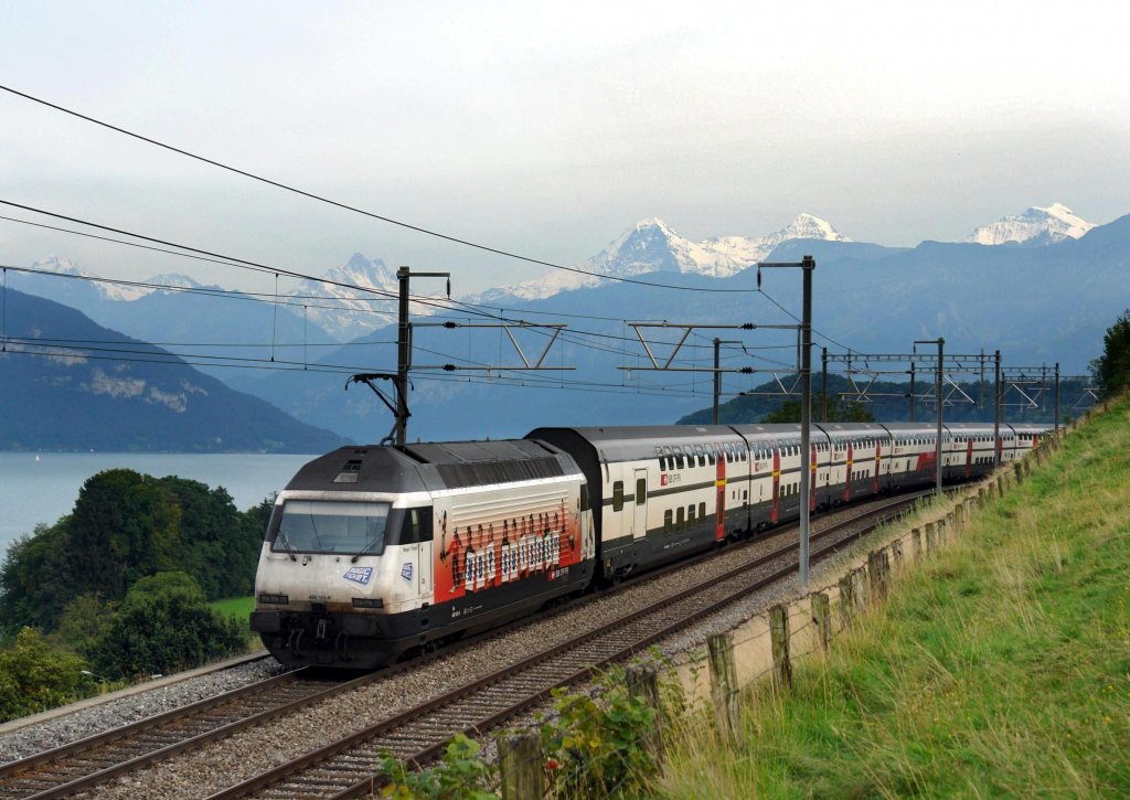 Re 460 101 mit einem IC nach Interlaken Ost am 01.09.2010 unterwegs bei Einigen.