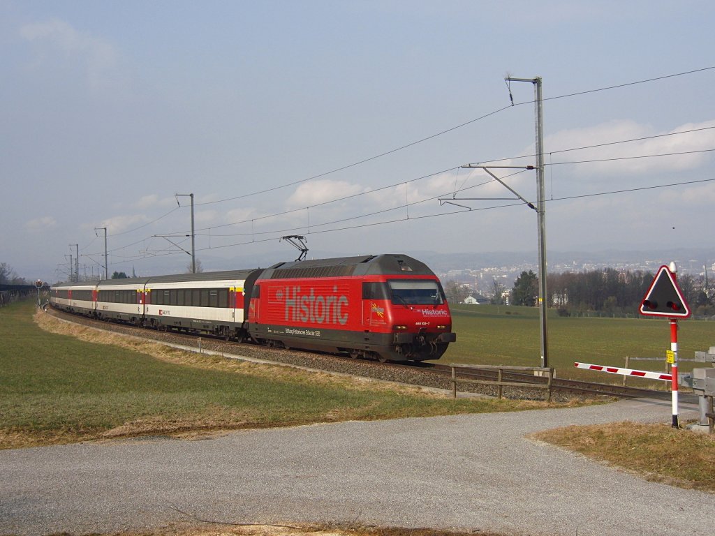 Re 460 102-7 „Historic“ mit dem IR 2126 von Konstanz nach Biel am 13.02.2011 zwischen Kreuzlingen-Bernrain und Lengwil.