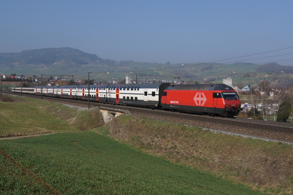 Re 460 106-8 verlsst am 21.3.12 Frick mit dem IR 2069 in Richtung Brugg.