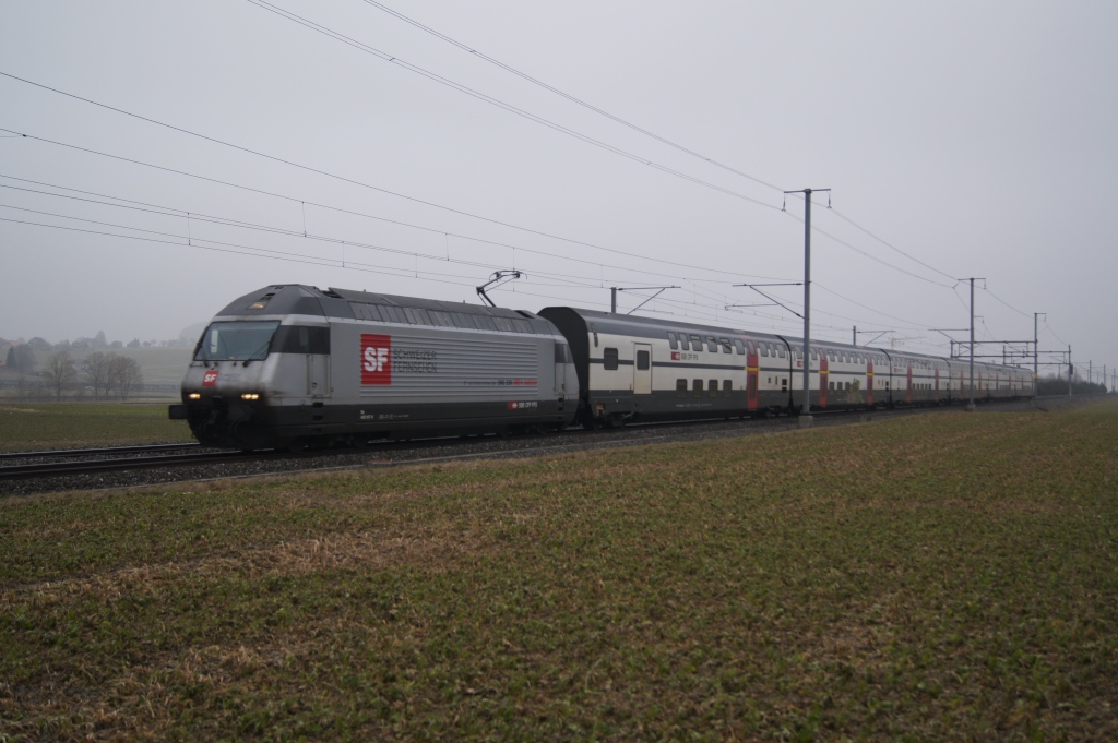 Re 460 107-6 fhrt am 30.1.11 mit eine RE nach Biel von Mnchenbuchsee Richtung Schpfen.