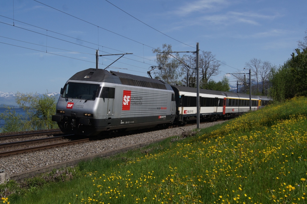 Re 460 107-6 zieht am 28.4.12 den IR 1780 von Richterswil Richtung Wdenswil.