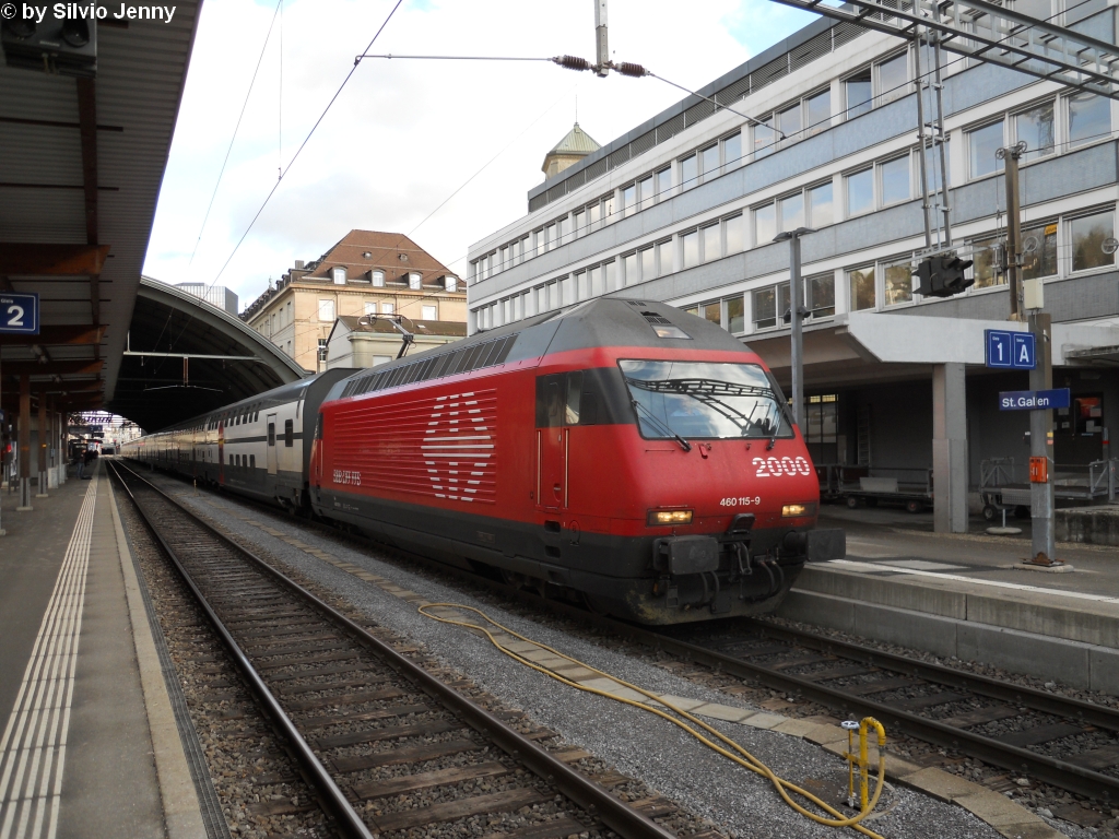 Re 460 115-9 ''Heidiland'' steht am 15.1.2010 mit dem IC 722 nach Genf-Flughafen in St.Gallen.