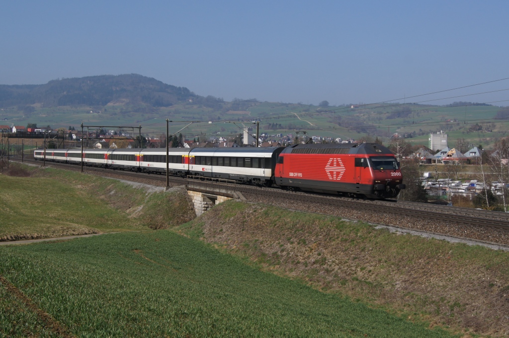 Re 460 116-7 mit IR 2071 am 21.3.12 bei Frick.